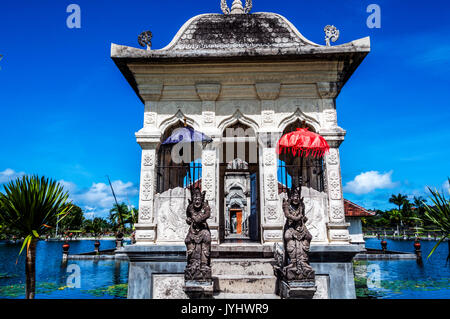 Asia, Sud-est asiatico, Indonesia Bali. Palazzo acqua Taman Ujung Soekasada. Dettagli architettonici. Foto Stock