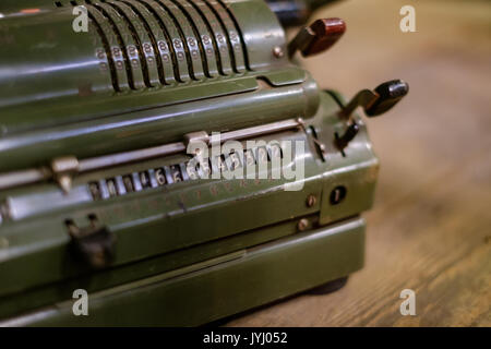 I numeri sul contatore / vecchi macchinari macro / tecnologia vintage - Foto Stock