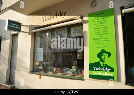 Di seconda mano book shop per il popolo tedesco e i viaggiatori stranieri seleziona e acquista a Berlino City il 9 novembre 2016 a Berlino, Germania Foto Stock