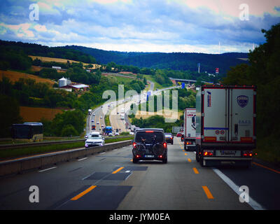 Germania Roadworks diversione deviazione autostrada tedesca autostrada Expressway il traffico autostradale in nuvoloso meteo Foto Stock