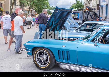 ORILLIA ontario canada - Agosto 17, 2017: xix annuale di Downtown Orillia auto classica mostrano una sorprendente collezione di oltre 400 automobili classiche sul display Foto Stock