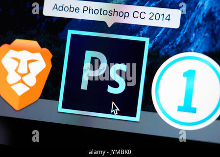 New york, Stati Uniti d'America - 18 agosto 2017: Adobe Photoshop icona sullo schermo del computer portatile di close-up Foto Stock