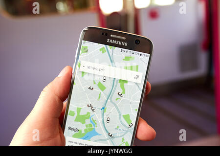 Londra, Inghilterra - 14 Maggio 2017 : Uber applicazione su Samsung S7. Uber Technologies Inc. è una tecnologia americana società con sede a San Francesco Foto Stock