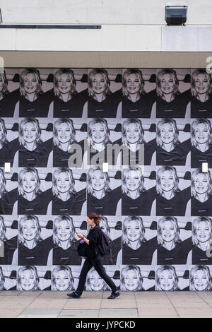 Kate Moss volto di polacco del marchio di moda riservati apertura su Oxford Street, London, England, Regno Unito Foto Stock