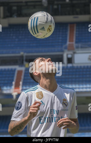 Il centrocampista spagnolo Dani Ceballos assiste una presentazione come un nuovo giocatore per il Real Madrid C.F. football team al Santiago Bernabeu Stadium. Dotato di: Dani Ceballos dove: Madrid, Spagna Quando: 20 lug 2017 Credit: Oscar Gonzalez/WENN.com Foto Stock