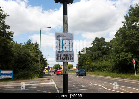 NHS SOS segno esterno Whipps Cross Hospital in Leytonstone, a est di Londra. Foto Stock