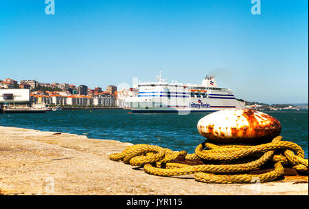 Brittany Ferries traghetto in arrivo al porto di Santander Spagna da Portsmouth in Inghilterra Foto Stock