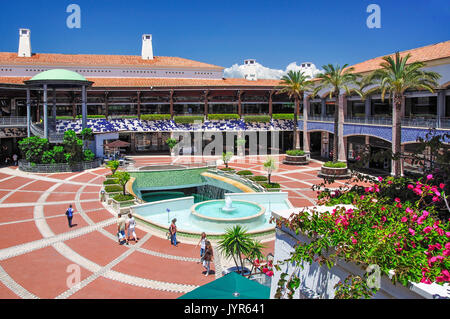 Il cortile, il Forum Algarve Shopping Centre, Faro, distretto di Faro, regione di Algarve, PORTOGALLO Foto Stock