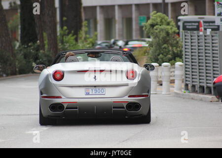 Auto veloci, polizia, eguaglia roubble Foto Stock