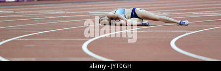 Laura MUIR (Gran Bretagna) esaurito dopo la concorrenza nel 5000m donne 1 di calore al 2017, IAAF Campionati del Mondo, Queen Elizabeth Olympic Park, Stratford, Londra, Regno Unito. Foto Stock