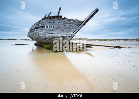 Bunbeg, County Donegal, Ulster regione, l'Irlanda, l'Europa. Un Bun Beag naufragio sulla spiaggia. Foto Stock