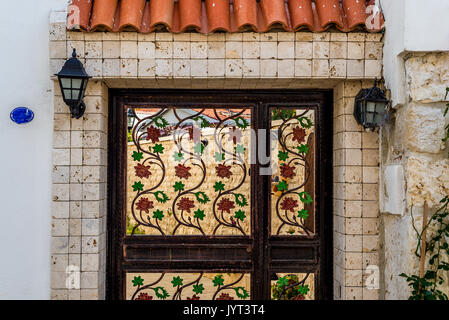 Porta con ferro battuto decorazioni Foto Stock