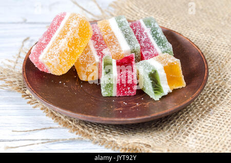 Caramelle gommose. Bastoni multicolore. Vista fron marmellata multicolore Foto Stock