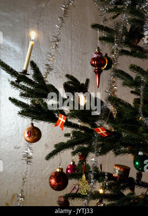 La parte di albero di Natale decorato, stile scandinavo. Foto Stock