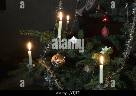 La parte di albero di Natale decorato, stile scandinavo. Foto Stock