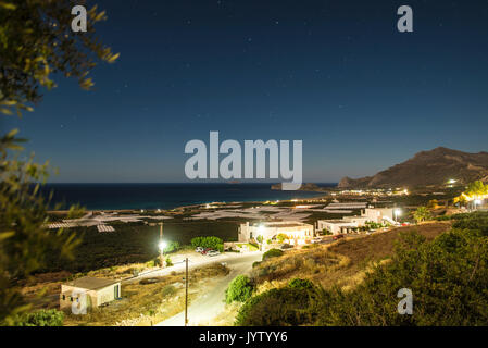 Falasarna vista panorama durante la notte con il cielo limpido e stelle Foto Stock