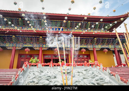 Hunchun, Cina - 11 agosto 2017: monastero Buddista in Hunchun, provincia di Jilin, Cina, vicino al confine con la Corea del Nord e la Russia. Foto Stock