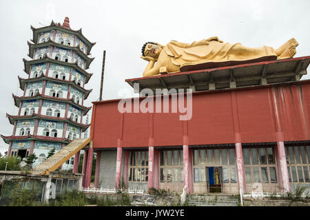 Hunchun, Cina - 11 agosto 2017: monastero Buddista in Hunchun, provincia di Jilin, Cina, vicino al confine con la Corea del Nord e la Russia. Foto Stock