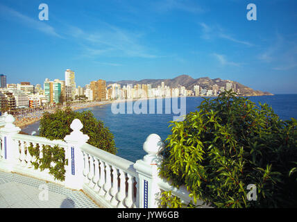 La spiaggia di Levante dal punto di vista. Benidorm, Alicante provincia, Comunidad Valenciana, Spagna. Foto Stock