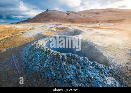 Hverir, Krafla caldera, Myvatn Regione Nord dell'Islanda. Attività geotermica. Foto Stock