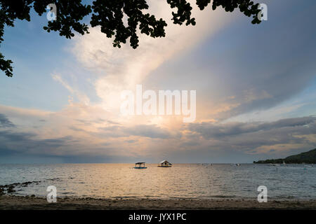 Pomeriggio cielo a Pemuteran Beach, Bali, Indonesia Foto Stock