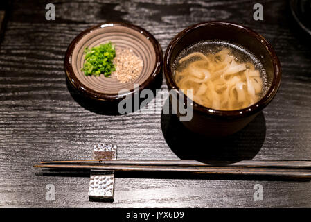 Kishimen giapponese udon noodles zuppa Foto Stock