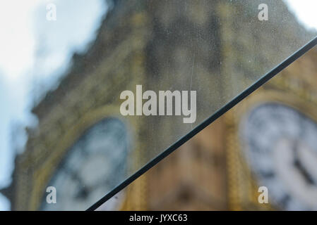 Il parlamento di Londra, Regno Unito. 20 agosto 2017. Big Ben la campana in Elizabeth torre cade silenziosa di domani per quattro anni come ristrutturazioni. Credito: Matteo Chattle/Alamy Live News Foto Stock