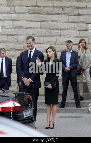 Barcellona, Spagna. 20 agosto 2017. Il re Filippo VI e la Regina Letizia che frequentano la Santa Messa presso la Sagrada Familia di Barcellona per le vittime degli attacchi terroristici, con la città del cardinale e arcivescovo di Joan Josep Omella. Famiglie di 14 vittime hanno partecipato anche il servizio e i politici come il Primo Ministro Mariano Rajoy, Carles Puigdemont Catalogna Presidente di Barcellona, Sindaco Colau Ada e altri. Credito: Rosmi Duaso/Vita Alamy News Foto Stock