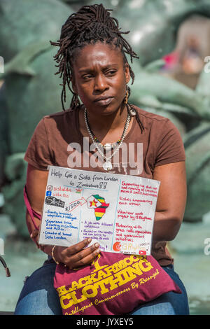 Londra, Regno Unito. 20 agosto 2017. Per promuovere il suo Sista in Africa la carità - - un anti schiavitù evento è organizzato dalla mia tribù in Trafalgar Sqaure a coincidere con la schiavitù internazionale Giorno del Ricordo per le vittime della tratta degli schiavi transatlantica, che è il mese di agosto 23rd. Londra 20 ago 2017. Credito: Guy Bell/Alamy Live News Foto Stock