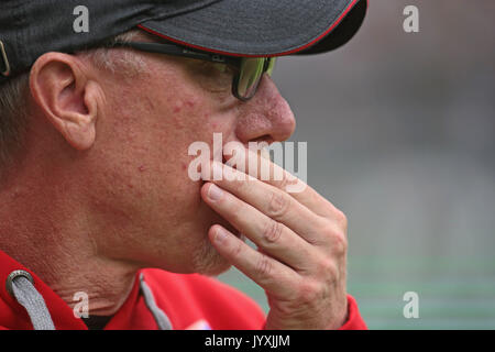 Moenchengladbach, Germania. 20 agosto 2017. Bundesliga giornata 1, Borussia Moenchengladbach vs 1. FC Koeln: Manager Peter Stoeger (Koeln). Credito: Juergen schwarz/Alamy Live News Foto Stock