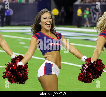 19 agosto 2017: a Houston Texans cheerleader durante la NFL preseason game tra New England Patriots e Houston Texans al NRG Stadium di Houston, TX. John Glaser/CSM. Foto Stock