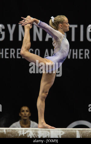 Anaheim, California, USA. 20 agosto 2017. RILEY MCCUSTER esegue sul fascio di equilibrio durante la giornata finale del concorso all'Honda Center di Anaheim, in California. Credito: Amy Sanderson/ZUMA filo/Alamy Live News Foto Stock