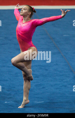 Anaheim, California, USA. 20 agosto 2017. JADE CAREY esegue sul pavimento esercizio durante il giorno finale del concorso all'Honda Center di Anaheim, in California. Credito: Amy Sanderson/ZUMA filo/Alamy Live News Foto Stock