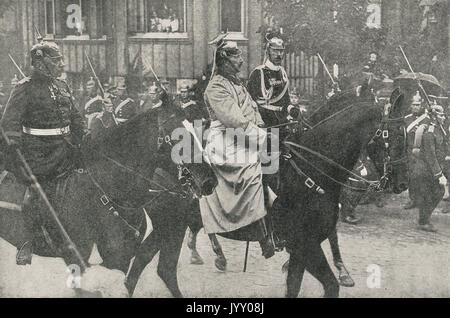 Kaiser Wilhelm andando verso la parte anteriore, WW1 Foto Stock