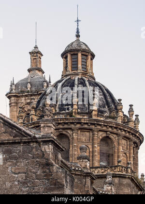 GRANADA, SPAGNA - 10 MARZO 2016: Cupole sulla chiesa di Santos Justo e Pastore Foto Stock