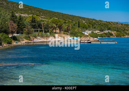 Cesme, Turchia - Luglio 07, 2017 : Sifne spiaggia vista in luglio. Sifne è una popolare destinazione turistica Foto Stock