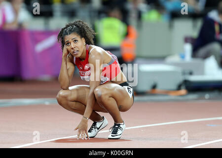 Mujinga KAMBUNDJI (Svizzera), in gara nella 200m donne Semi-Final 2 al 2017, IAAF Campionati del Mondo, Queen Elizabeth Olympic Park, Stratford, Londra, Regno Unito. Foto Stock