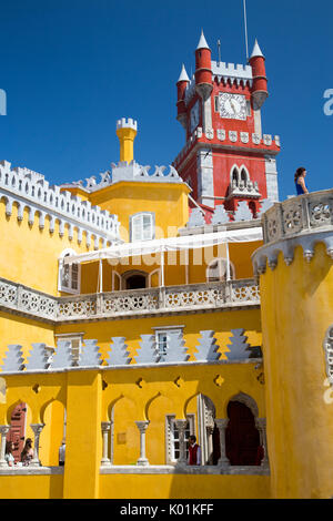 I colori e la decorazione del castello romanticist Palácio da Pena São Pedro de Penaferrim Sintra distretto di Lisbona Portogallo Europa Foto Stock