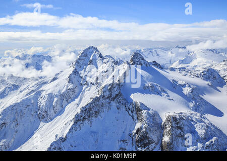 Vista aerea del picco Ferrè e Piani cime coperte di neve Valle Spluga Chiavenna Valtellina Lombardia Italia Europa Foto Stock