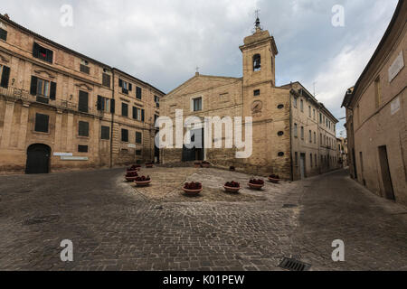 L'antica Santa Maria di Monte Morello Chiesa visto da Casa Leopardi Recanati Provincia di Macerata Marche Italia Europa Foto Stock