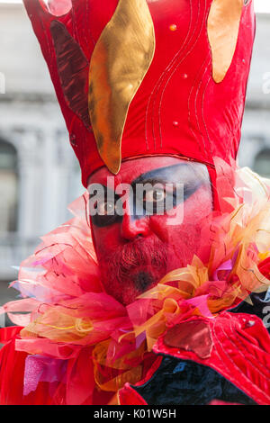 Colorato costume di carnevale di Venezia festival famosi in tutto il mondo Veneto Italia Europa Foto Stock