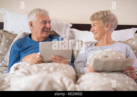 Funny mattina della Coppia senior Foto Stock