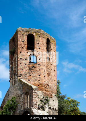 La rovina della torre dell'ex Église Saint-Hilaire d'Agen Foto Stock