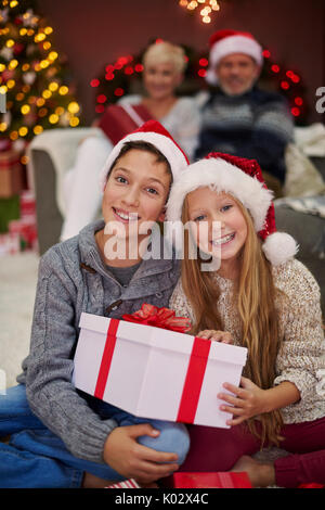 Grande dono comune per i fratelli Foto Stock