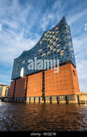 L'Elbe Philharmonic Hall o Elbphilharmonie, concert hall in Hafen quartiere della città di Amburgo, Germania Foto Stock