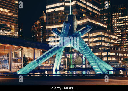 VANCOUVER, BC - 17 agosto: Jack Poole Plaza e alle Olimpiadi fiaccola su agosto 17, 2015 a Vancouver in Canada. Con 603k popolazione, è uno dei più ethni Foto Stock