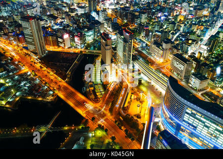 Area di Minatomirai in Twilight YOKOHAMA, Giappone - 24 novembre 2015: Minato Mirai 21 è un seasi Foto Stock