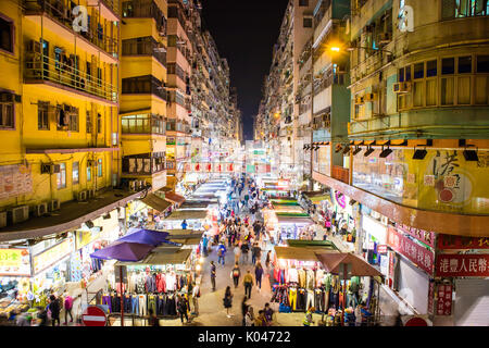 Fa Yuen Street Market di notte in della città di Hong Kong Foto Stock