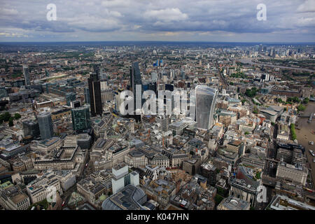 Una veduta aerea di grattacieli nella città di Londra Foto Stock