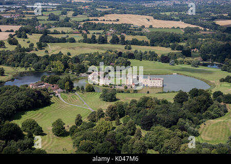 Una veduta aerea del castello di Leeds e la campagna circostante, Kent. Foto Stock